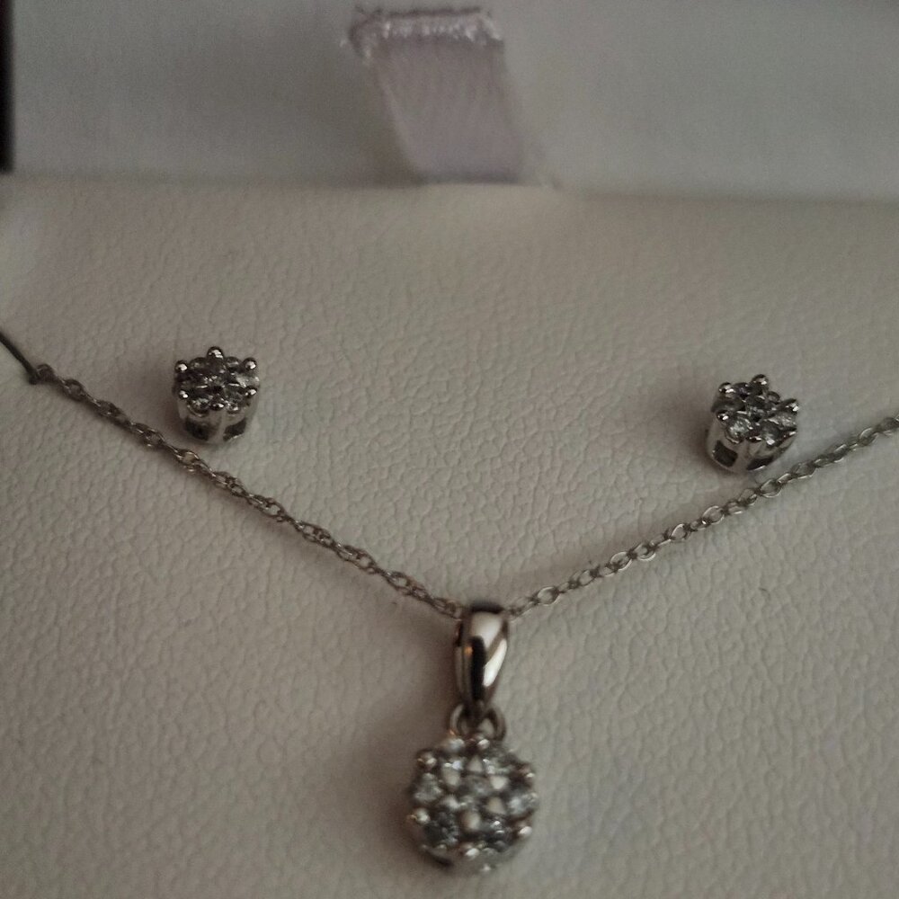 Diamond accent Necklace/ Stud earrings set
